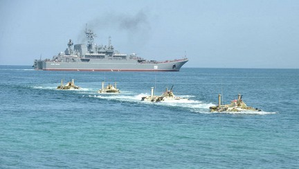 Боевые корабли НАТО вошли в Черное море - ảnh 1
